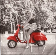 mädchen auf vespa 001